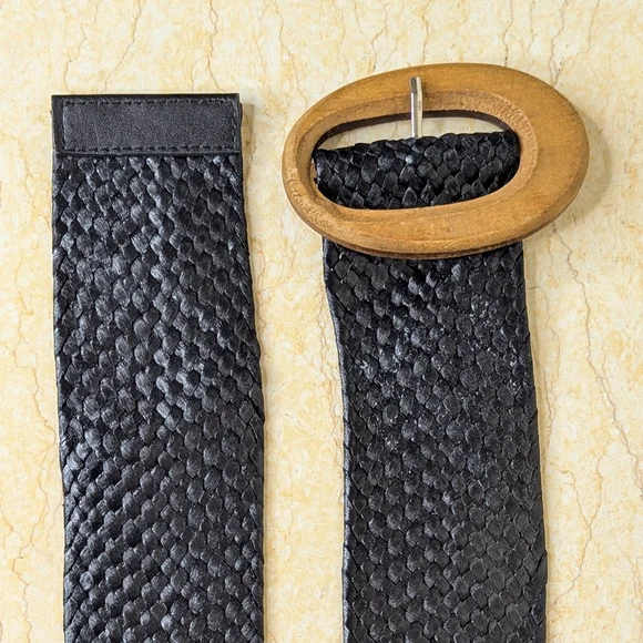 Vintage Woven Wide Straw Black Adjustable Belt.5" x 2 Oval Wooden Buckle - Picture 2 of 13
